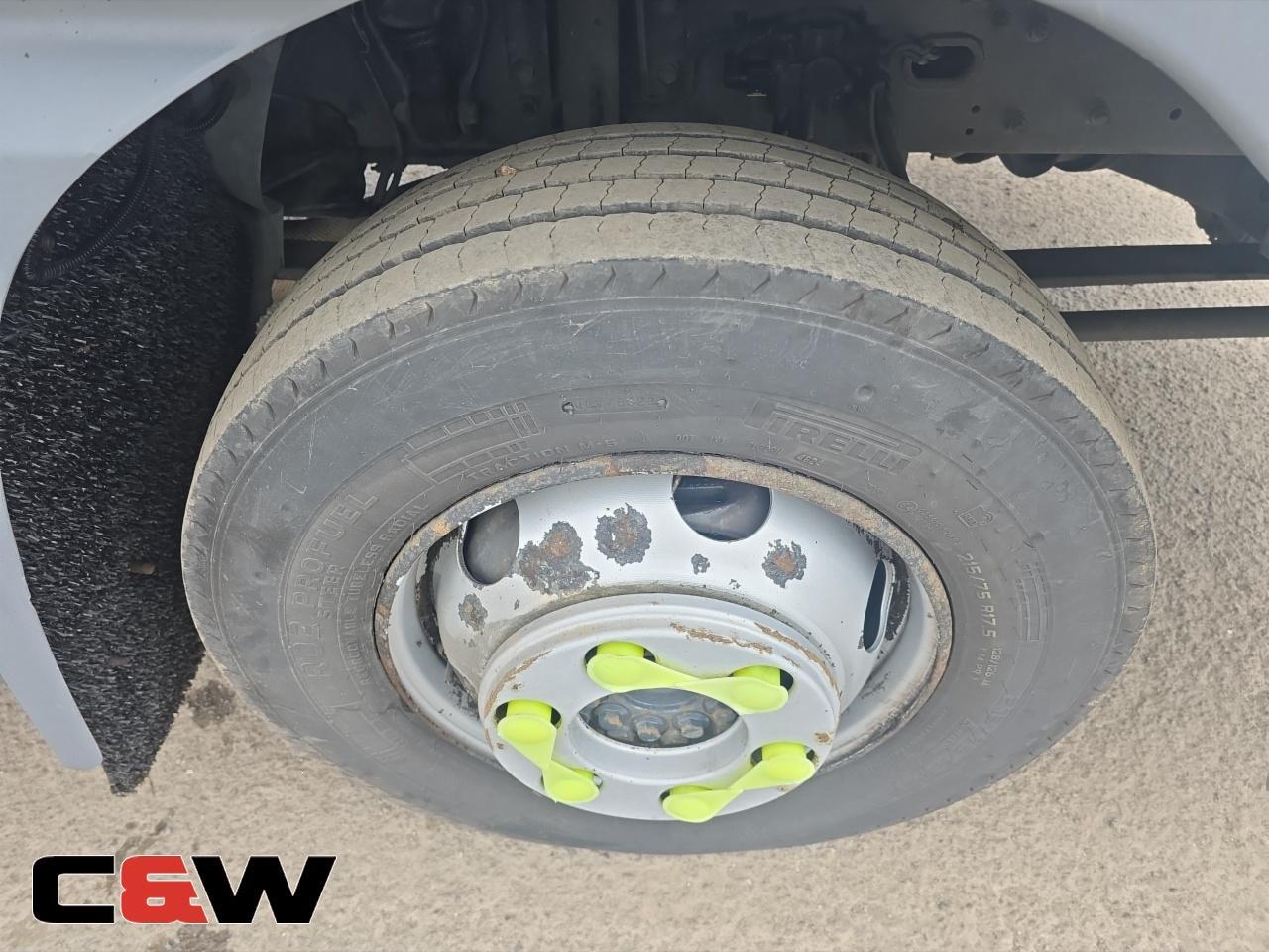 Vehicle image 16